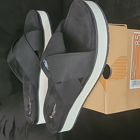 KOOLABURRA by Ugg flip flops - Picture 3 of 5